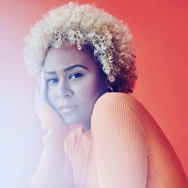 EMELI SANDE Photo