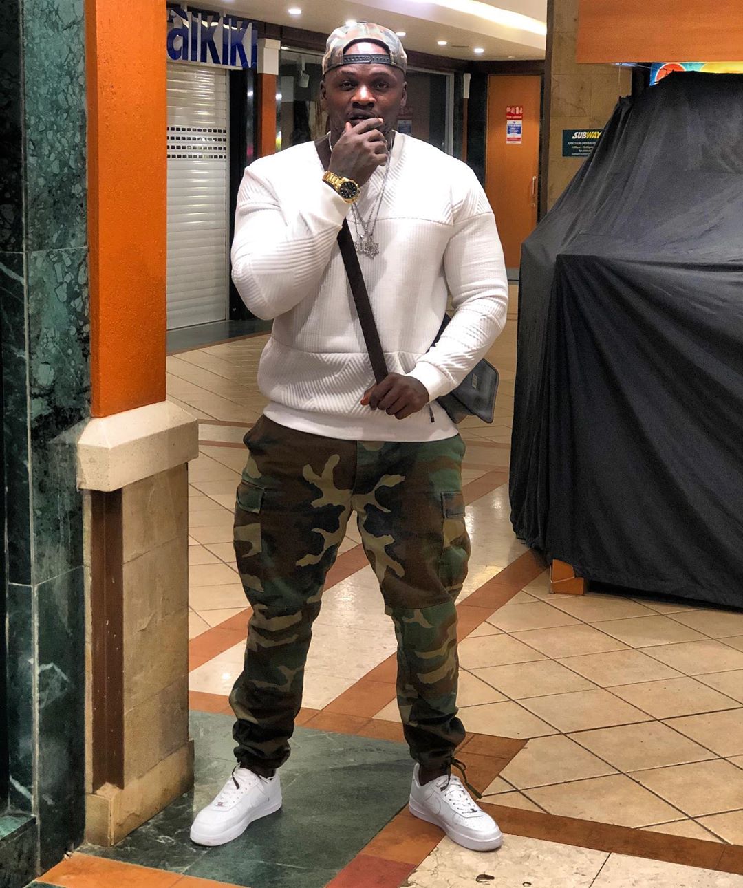 KHALIGRAPH JONES Chizi cover image