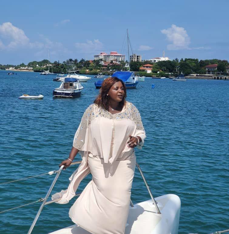 NEEMA CIZUNGU Nilibaki na Wewe cover image